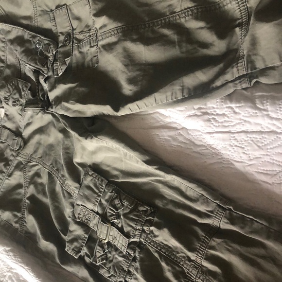 GUESS Olive Cargo Pants 🫒 - Picture 3 of 9